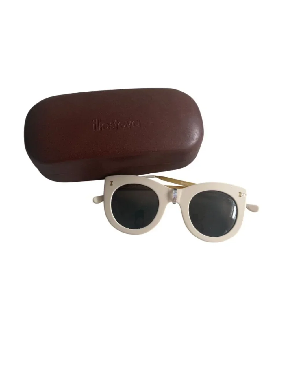 ILLESTEVA Cream Wayfarer Sunglasses Sunnies w/ Case